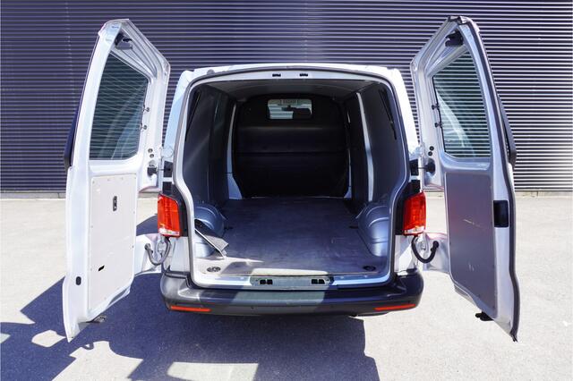 Volkswagen TRANSPORTER 150 pk Automaat L2H1 Apple Carplay Cruise control Parkeersensoren Airco