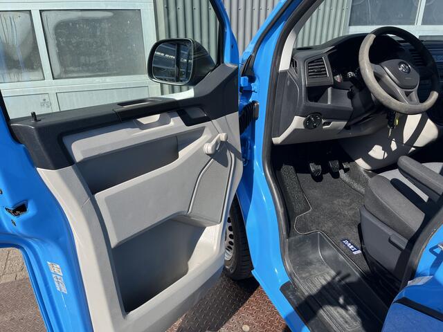 Volkswagen TRANSPORTER Kombi 2.0 TDI L2H1 Airco Cruise control Parkeersensoren achter EURO 6 ! Ideaal voor camperombouw! 9-persoons op kenteken. Marge Groeps vervoer Taxi Combi Tourer Passenger