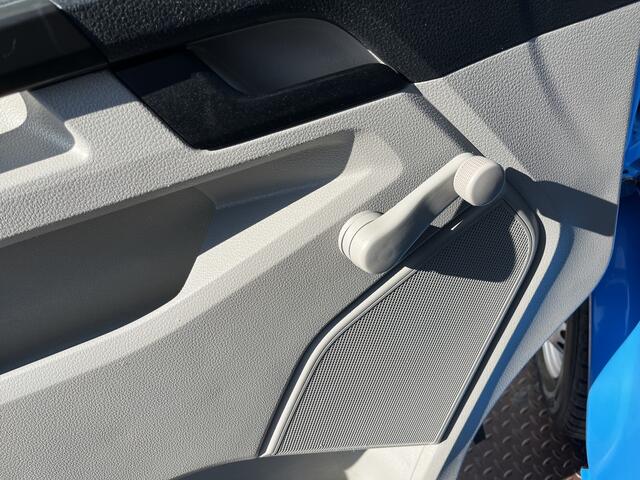 Volkswagen TRANSPORTER Kombi 2.0 TDI L2H1 Airco Cruise control Parkeersensoren achter EURO 6 ! Ideaal voor camperombouw! 9-persoons op kenteken. Marge Groeps vervoer Taxi Combi Tourer Passenger