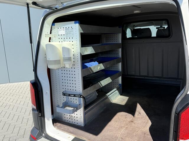 Volkswagen TRANSPORTER 2.0 TDI / L2H1 / 6-PERS DUBBELE CABINE / ZEER NETJES / ACHTERKLEP / INRICHTING / CRUISE