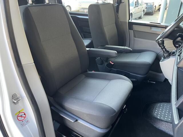 Volkswagen TRANSPORTER 2.0 TDI L2H1 DC Airco Cruise controle Telefoonverbinding Trekhaak 2200kg trekgewicht Parkeersensoren achter Schuifdeur Euro 6 DC 1e eigenaar Dealer onderhouden