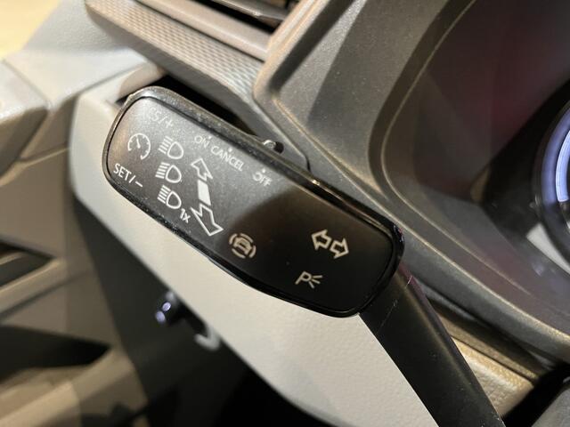 Volkswagen TRANSPORTER 2.0 TDI L2H1 150 PK Automaat / Euro 6 / Airco / CarPlay / PDC / Cruise Control / Navigatie / 3-Zits