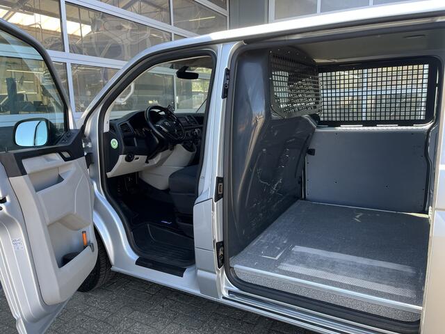Volkswagen TRANSPORTER 2.0 TSI L2H1 Benzine Dubbele schuifdeur Airco Cruise controle Telefoonverbinding Navigatiesysteem Achteruitrij camera Parkeersensoren Achter Euro 6 1e eigenaar Lage belastingtarief prive BPM vrij