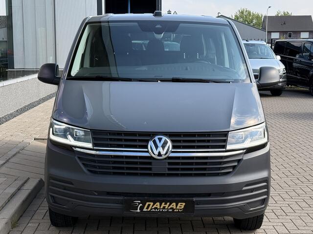Volkswagen TRANSPORTER 2.0 TDI L1H1 28 | ACC | Dubbele Cabine | Stoelverwarming | Apple Carplay | Trekhaak | DAB | Dode Hoek | Trailer Assistent |