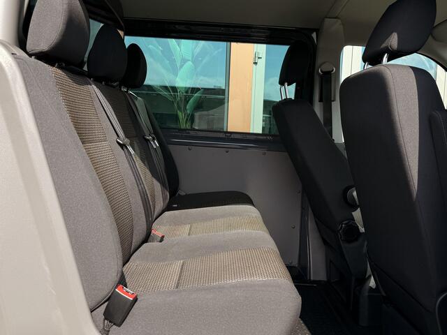 Volkswagen TRANSPORTER 2.0 TDI L1H1 28 | ACC | Dubbele Cabine | Stoelverwarming | Apple Carplay | Trekhaak | DAB | Dode Hoek | Trailer Assistent |