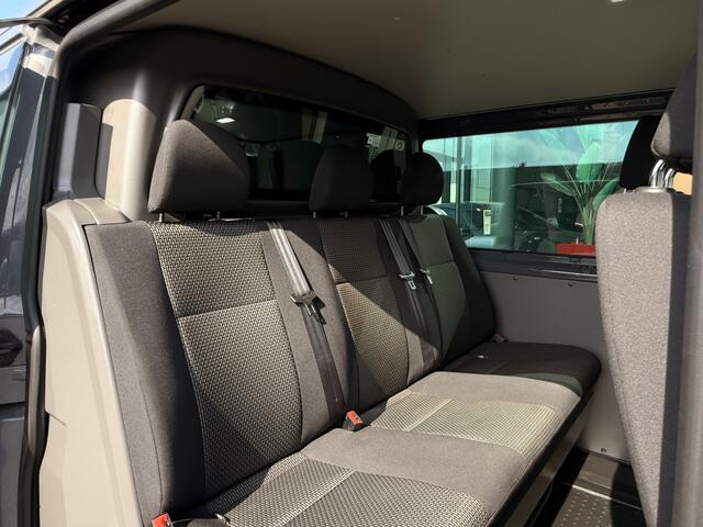 Volkswagen TRANSPORTER 2.0 TDI L1H1 28 | ACC | Dubbele Cabine | Stoelverwarming | Apple Carplay | Trekhaak | DAB | Dode Hoek | Trailer Assistent |
