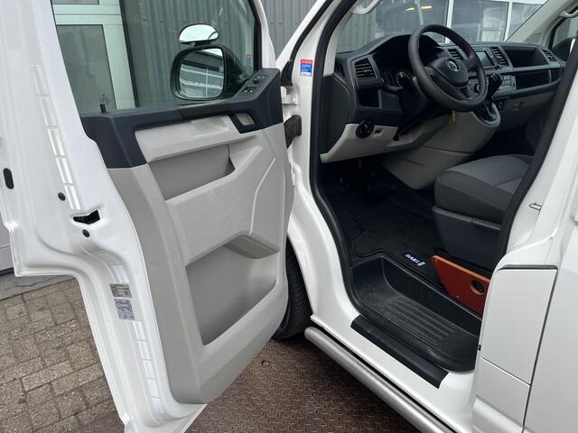 Volkswagen TRANSPORTER Kombi 2.0 TDI L1H1 BTW EN BPM VRIJ!! Airco Trekhaak 2500 kg trekgewicht Telefoonverbinding Groeps vervoer Taxi Combi Tourer Passenger