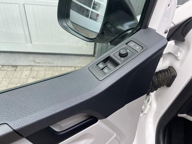 Volkswagen TRANSPORTER Kombi 2.0 TDI L1H1 BTW EN BPM VRIJ!! Airco Trekhaak 2500 kg trekgewicht Telefoonverbinding Groeps vervoer Taxi Combi Tourer Passenger