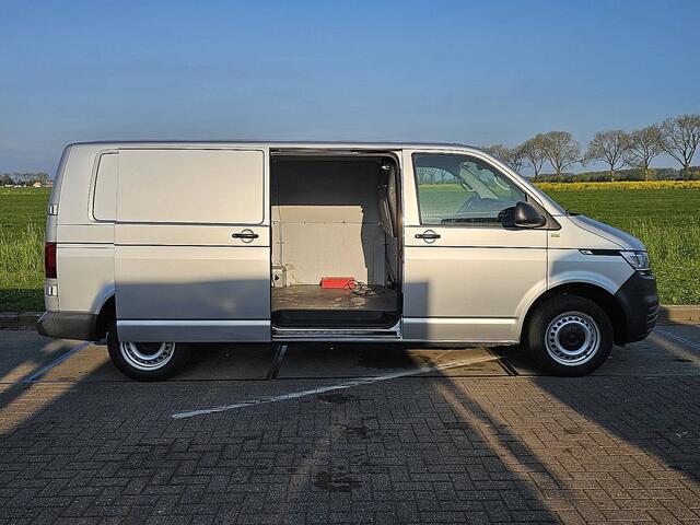 Volkswagen TRANSPORTER L2H1 Navi PDC Automaat 3 Zits Airco Achterdeuren Cruise Control Euro6 150 PK! L2H1 Navi PDC Automaat 3 Zits Airco Achterdeuren Cruise Control Euro6 150 PK!