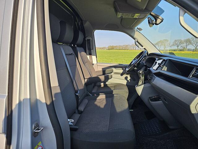 Volkswagen TRANSPORTER L2H1 Navi PDC Automaat 3 Zits Airco Achterdeuren Cruise Control Euro6 150 PK! L2H1 Navi PDC Automaat 3 Zits Airco Achterdeuren Cruise Control Euro6 150 PK!