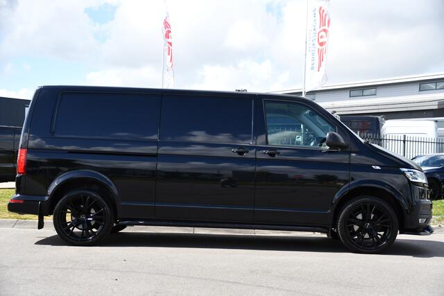 Volkswagen TRANSPORTER 2.0 TDI L2H1 30 Highline Black Edition Adaptieve Cruise, Camera, Carplay, 150pk, Trekhaak, Stoelverwarming, LED, Automaat, Standkachel, Sensoren, Uniek!