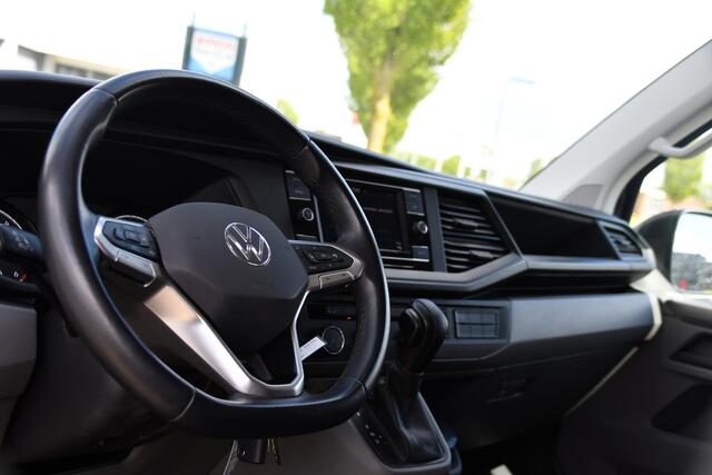 Volkswagen TRANSPORTER 2.0 TDI L2H1 30 Highline Adaptieve Cruise, Camera, Carplay, 150pk, Trekhaak, Stoelverwarming, LED, Automaat, Standkachel, Sensoren, Uniek!