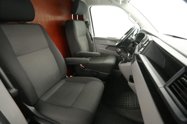 Volkswagen TRANSPORTER 2.0 TDI L2H1 140PK | Airco | Camera | Cruise | Carplay | 3 Zits | Trekhaak