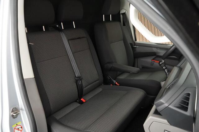 Volkswagen TRANSPORTER 2.0 TDI 110pk L1H1 Bijrijdersbank Navigatie Airco Cruise Control