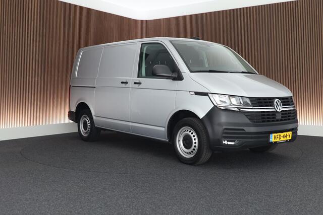 Volkswagen TRANSPORTER 2.0 TDI 110pk L1H1 Bijrijdersbank Navigatie Airco Cruise Control