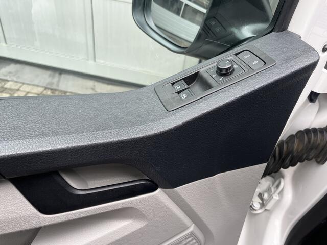 Volkswagen TRANSPORTER Kombi 2.0 TDI L1H1 BTW EN BPM VRIJ!! Airco Trekhaak 2500 kg trekgewicht Telefoonverbinding Groeps vervoer Taxi Combi Tourer Passenger