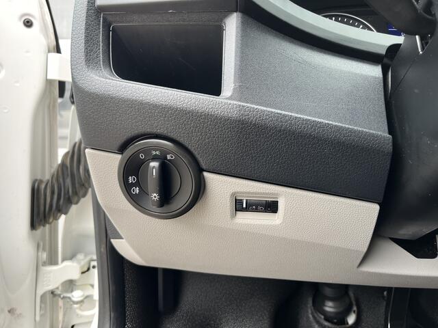 Volkswagen TRANSPORTER Kombi 2.0 TDI L1H1 BTW EN BPM VRIJ!! Airco Trekhaak 2500 kg trekgewicht Telefoonverbinding Groeps vervoer Taxi Combi Tourer Passenger