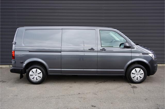 Volkswagen TRANSPORTER 150pk Automaat L2H1 Appe Carplay ACC Cruise control Airco Trekhaak 270° deuren