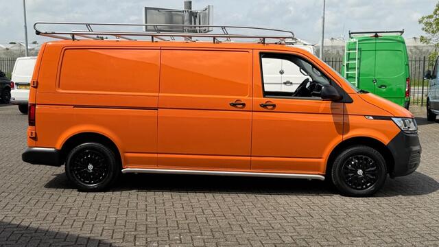 Volkswagen TRANSPORTER 2.0 TDI 81KW 110PK L2H1 EURO 6 AIRCO/ CRUISE CONTROL/ TREKHAAK/ RVS IMPERIAAL/ 100% DEALERONDERHOUDEN