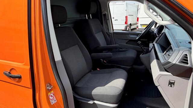 Volkswagen TRANSPORTER 2.0 TDI 81KW 110PK L2H1 EURO 6 AIRCO/ CRUISE CONTROL/ TREKHAAK/ RVS IMPERIAAL/ 100% DEALERONDERHOUDEN