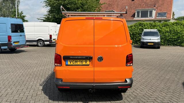 Volkswagen TRANSPORTER 2.0 TDI 81KW 110PK L2H1 EURO 6 AIRCO/ CRUISE CONTROL/ TREKHAAK/ RVS IMPERIAAL/ 100% DEALERONDERHOUDEN