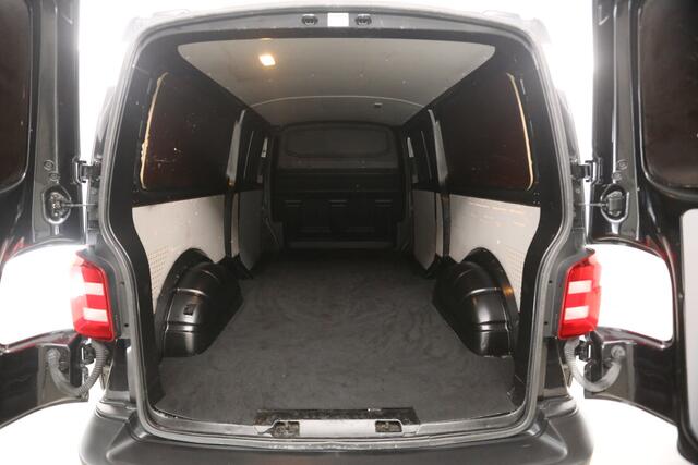 Volkswagen TRANSPORTER 2.0 TDI L2H1 140PK | Airco | 3 Zits | Trekhaak | 2xSchuifdeur | Parkeersens.