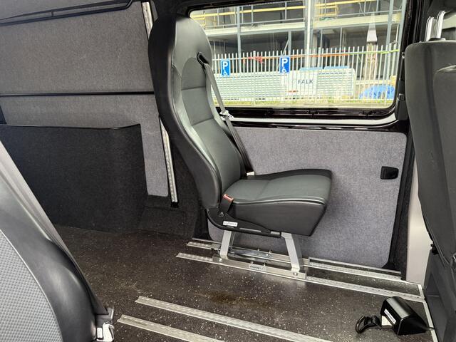 Volkswagen TRANSPORTER 5+1 Rolstoelbus 2.0 TDI L2H1 DC Highline (Zeer mooie en complete rolstoelbus met Automaat!)