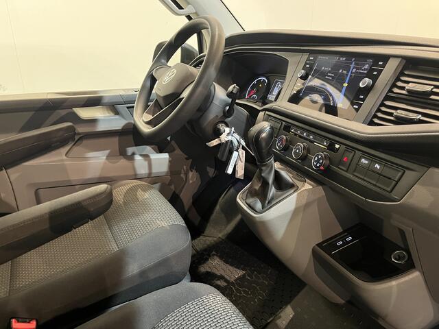 Volkswagen TRANSPORTER 2.0 TDI L1H1 150 PK Automaat / Euro 6 / Airco / CarPlay / Cruise Control Adap. / Navigatie / PDC / 3-Zits