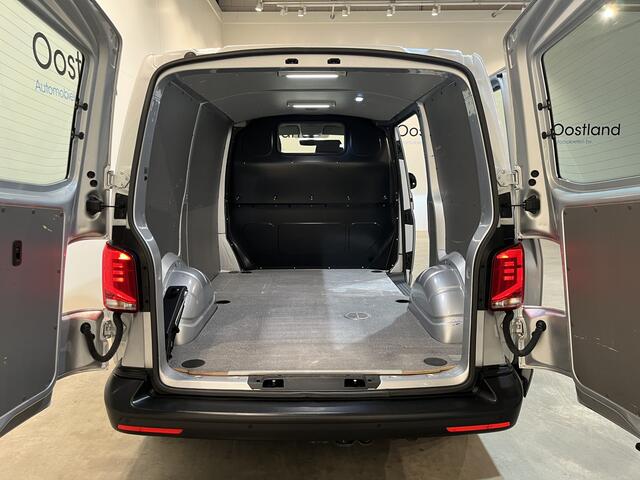 Volkswagen TRANSPORTER 2.0 TDI L1H1 150 PK Automaat / Euro 6 / Airco / CarPlay / Cruise Control Adap. / Navigatie / PDC / 3-Zits