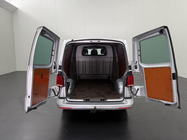 Volkswagen TRANSPORTER 2.0TDI 150PK DSG Automaat Lang Dubbele Cabine Bulli Highline | Navigatie | Airco | Cruise | Trekhaak | Privacy glas