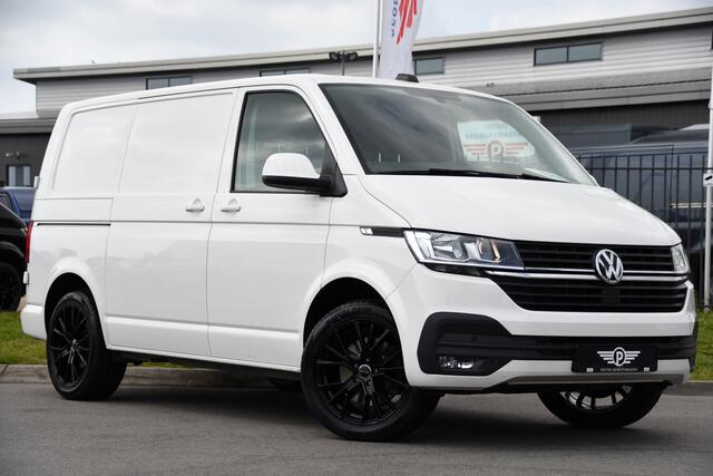 Volkswagen TRANSPORTER 2.0 TDI L1H1 30 PB Edition Camera, Cruise, Carplay, 199pk, Automaat, Trekhaak, Multimedia, Sensoren, Uniek!
