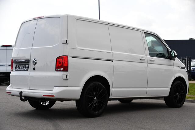 Volkswagen TRANSPORTER 2.0 TDI L1H1 30 PB Edition Camera, Cruise, Carplay, 199pk, Automaat, Trekhaak, Multimedia, Sensoren, Uniek!
