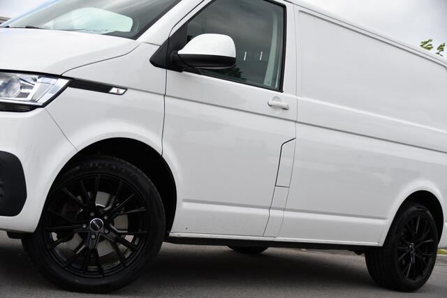 Volkswagen TRANSPORTER 2.0 TDI L1H1 30 PB Edition Camera, Cruise, Carplay, 199pk, Automaat, Trekhaak, Multimedia, Sensoren, Uniek!