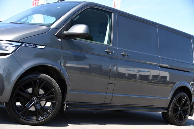 Volkswagen TRANSPORTER 2.0 TDI L2H1 30 Bulli Virtual Cockpit, Adaptieve Cruise, Camera, 150pk, 2 x Schuifdeur, Stoelverwarming, Standkachel, LED, Automaat, Uniek!