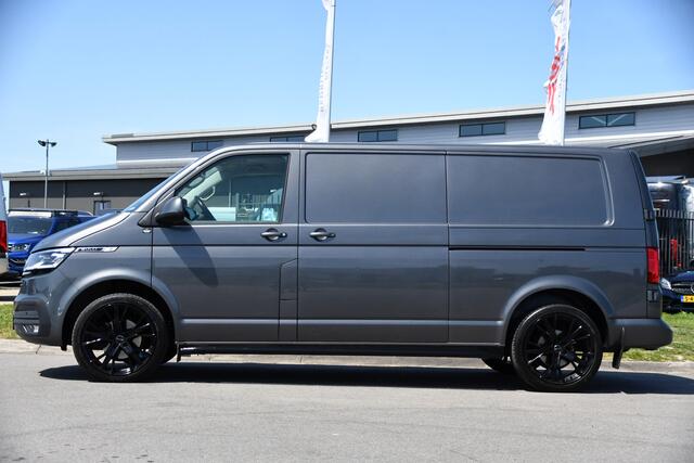 Volkswagen TRANSPORTER 2.0 TDI L2H1 30 Bulli Virtual Cockpit, Adaptieve Cruise, Camera, 150pk, 2 x Schuifdeur, Stoelverwarming, Standkachel, LED, Automaat, Uniek!