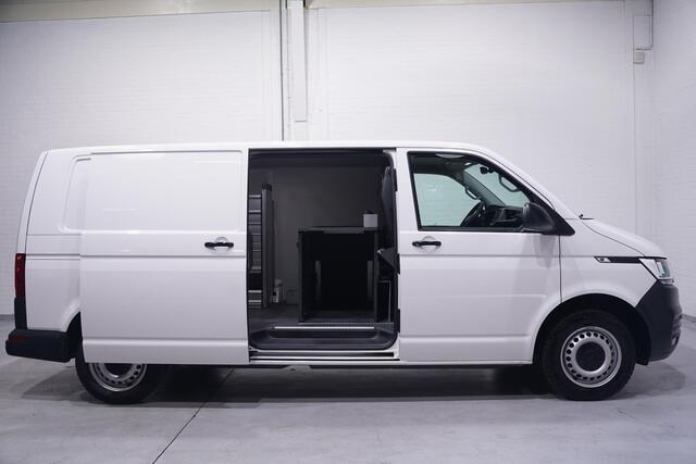 Volkswagen TRANSPORTER 2.0 TDI 110 pk L2H1 Airco, Achterklep, Camera Opbergkasten Laadruimte, PDC achter, 2-Zits