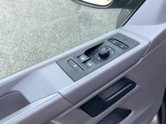 Volkswagen TRANSPORTER 2.0 TDI L2H1 28 Economy Business Airco Cruise 3 Zits Trekhaak 2200 kg Euro 6