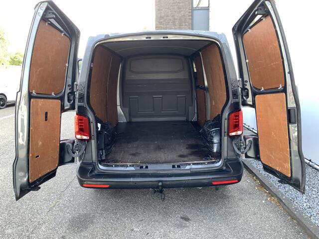 Volkswagen TRANSPORTER 2.0 TDI L2H1 28 Economy Business Airco Cruise 3 Zits Trekhaak 2200 kg Euro 6