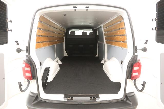 Volkswagen TRANSPORTER 2.0 TDI L2H1 140PK | Airco | Cruise | Trekhaak | 3 Zits | Sidebars