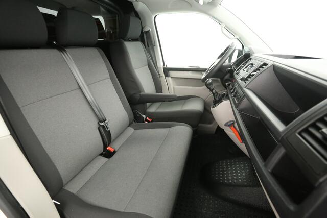 Volkswagen TRANSPORTER 2.0 TDI L2H1 140PK | Airco | Cruise | Trekhaak | 3 Zits | Sidebars