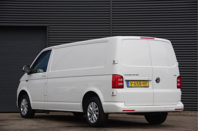 Volkswagen TRANSPORTER 2.0 TDI L2 Highline 3-ZITS, EURO6! NAVI, CRUISE, AIRCO, PARKEERSENSOREN, NAP, NL AUTO
