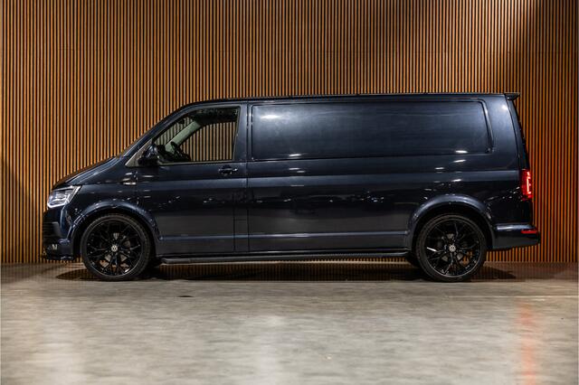Volkswagen TRANSPORTER 2.0 TDI 150 PK L2H1 | Bi-Xenon | ACC | Navigatie | CarPlay | 3-Zitter | Elek achterklep | Trekhaak | Nieuwe APK | Orig. NL Auto