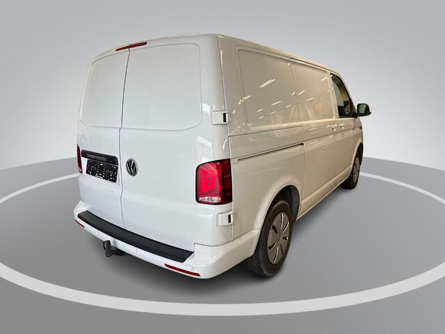 Volkswagen TRANSPORTER 2.0 TDI 150pk DSG L1H1 28 Bulli · Apple/Android Car Play · Afneembare Trekhaak · Cruise Control · Airco · Navigatie · Parkeersensoren ·