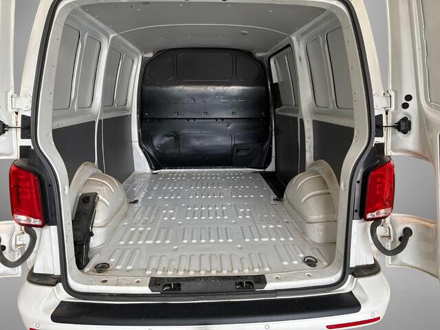 Volkswagen TRANSPORTER 2.0 TDI 150pk DSG L1H1 28 Bulli · Apple/Android Car Play · Afneembare Trekhaak · Cruise Control · Airco · Navigatie · Parkeersensoren ·