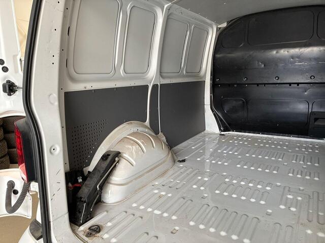 Volkswagen TRANSPORTER 2.0 TDI 150pk DSG L1H1 28 Bulli · Apple/Android Car Play · Afneembare Trekhaak · Cruise Control · Airco · Navigatie · Parkeersensoren ·