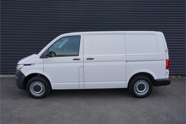 Volkswagen TRANSPORTER 150pk Automaat 2x Schuifdeur L1H1 Trekhaak Apple Carplay ACC Cruise control Stoelverwarming