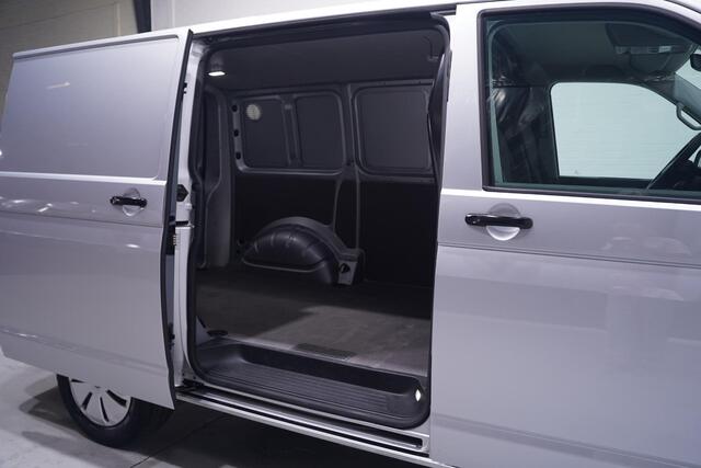 Volkswagen TRANSPORTER 2.0 TDI 150 pk L1 DSG Aut. Navi, Airco Laadruimte Pakket, PDC V+A, 3-Zits