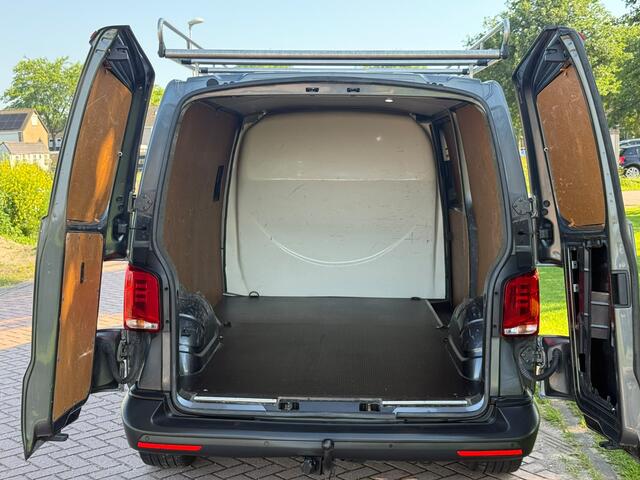 Volkswagen TRANSPORTER 2.0 TDI T6.1 L2H1 Imperiaal Trekhaak Camera Cruise Airco