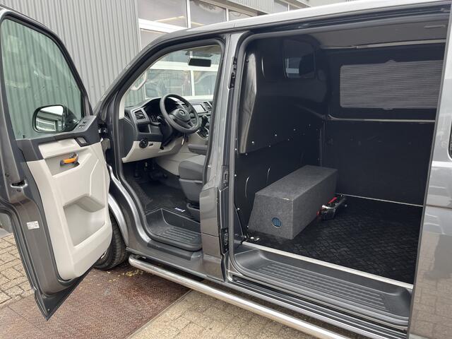 Volkswagen TRANSPORTER 2.0 TDI L1H1 Btw en Bpm vrij!! 2xschuifdeur Automaat Trekhaak 2500kg Airco Cruise controle Navigatie Apple carplay Parkeerhulp voor en achter 2-Persoons
