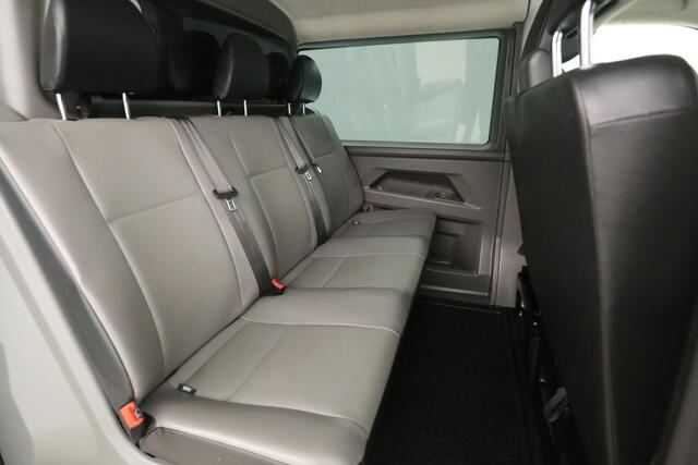 Volkswagen TRANSPORTER 2.0 TDI L2H1 | DC | 6 Zits | Airco | Camera | Trekhaak | Carplay